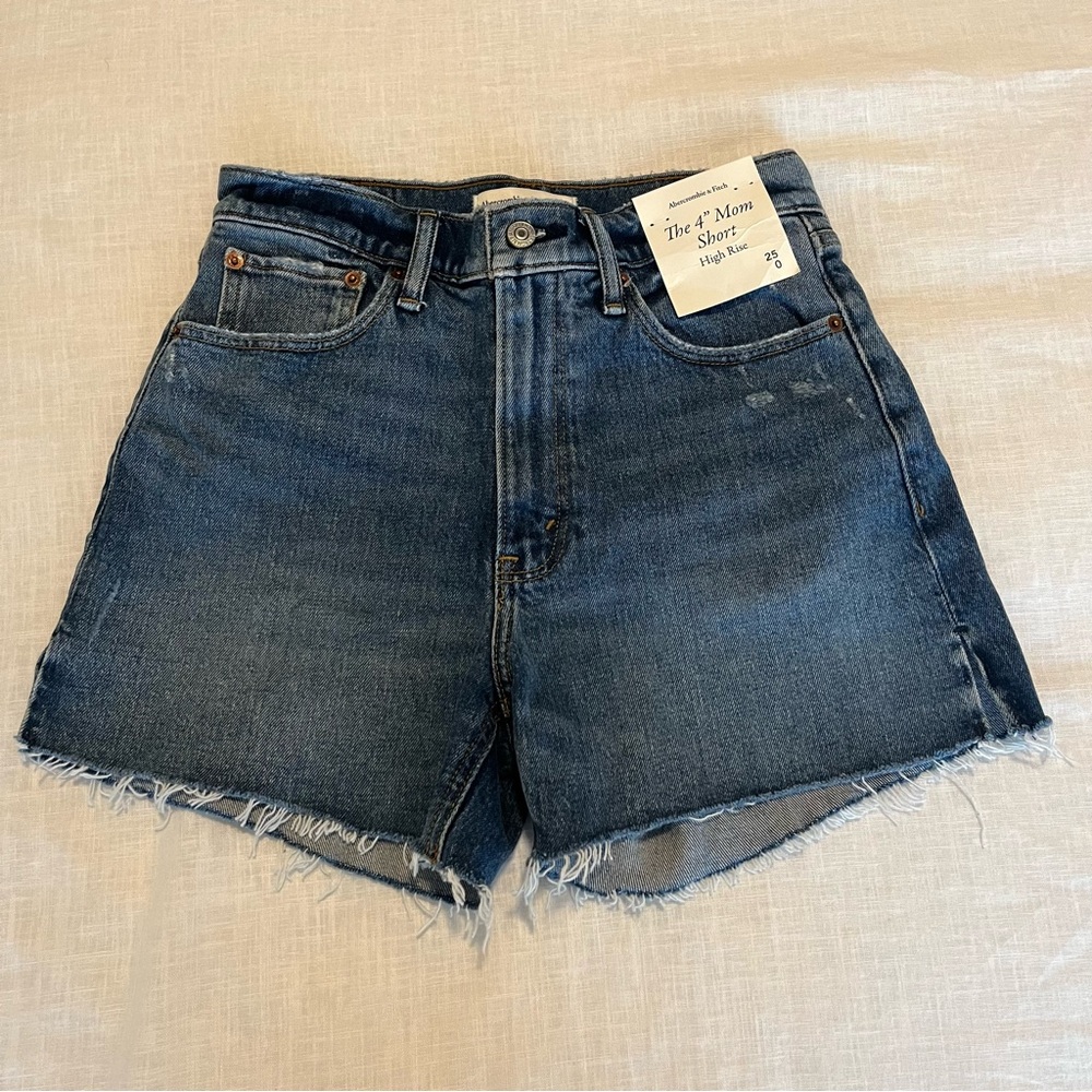 NWT Abercrombie The 4” Mom Short Size 25/0